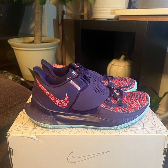 Nike Kyrie Low 3 - Purple Size 9 - Picture 2 of 13